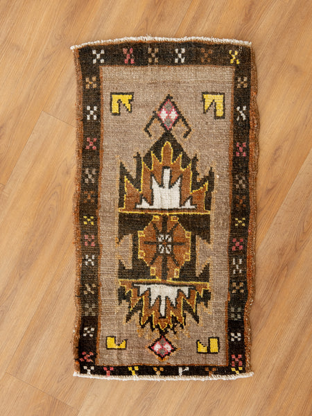 No.19 ヴィンテージラグ　トルコ　マット turkish rug ミニ Handmade Vintage Turkish Mini Rug | 1'6