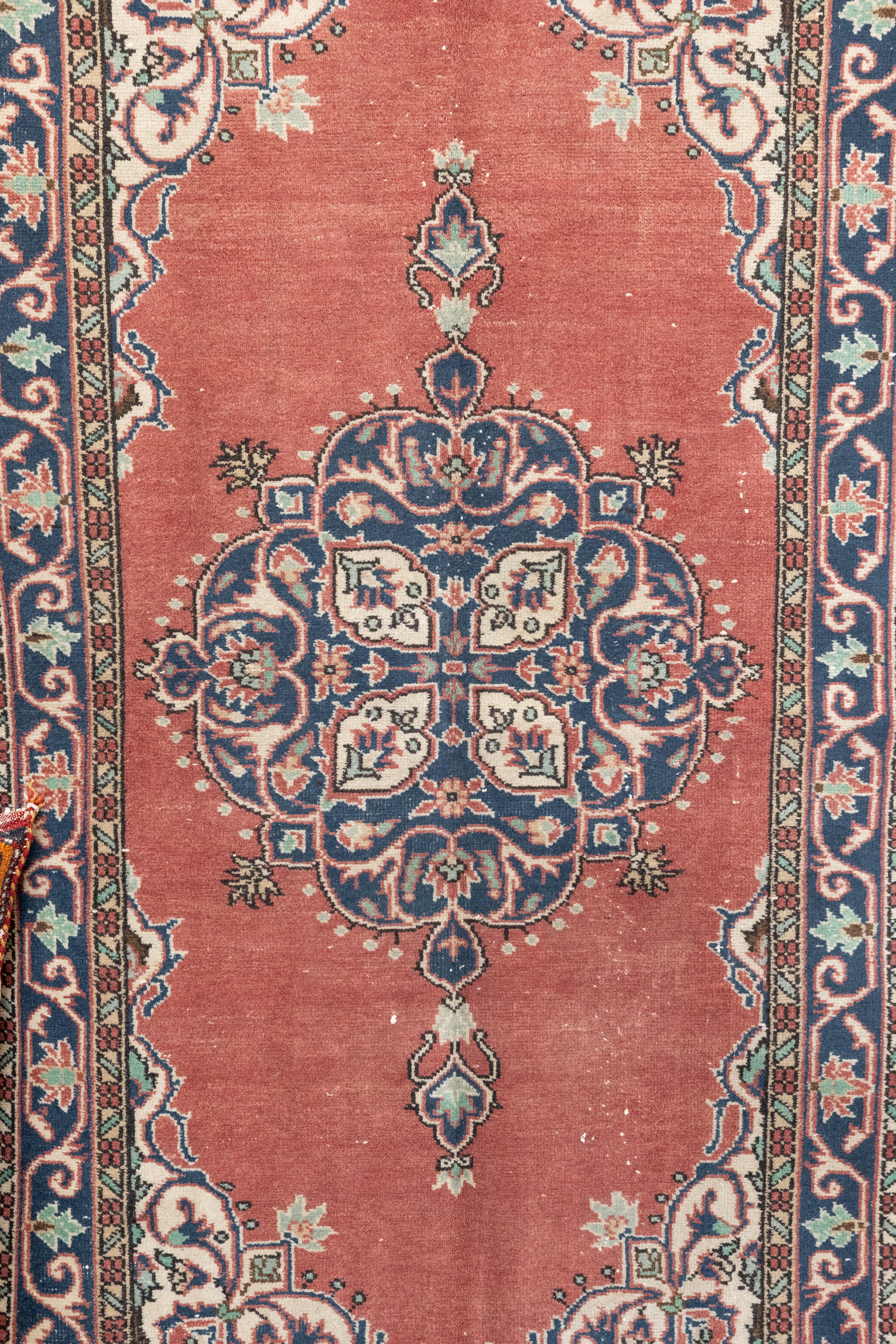 ラグ medium vintage turkish rug Vintage Turkish Distressed Medium Size Rug | 3'9