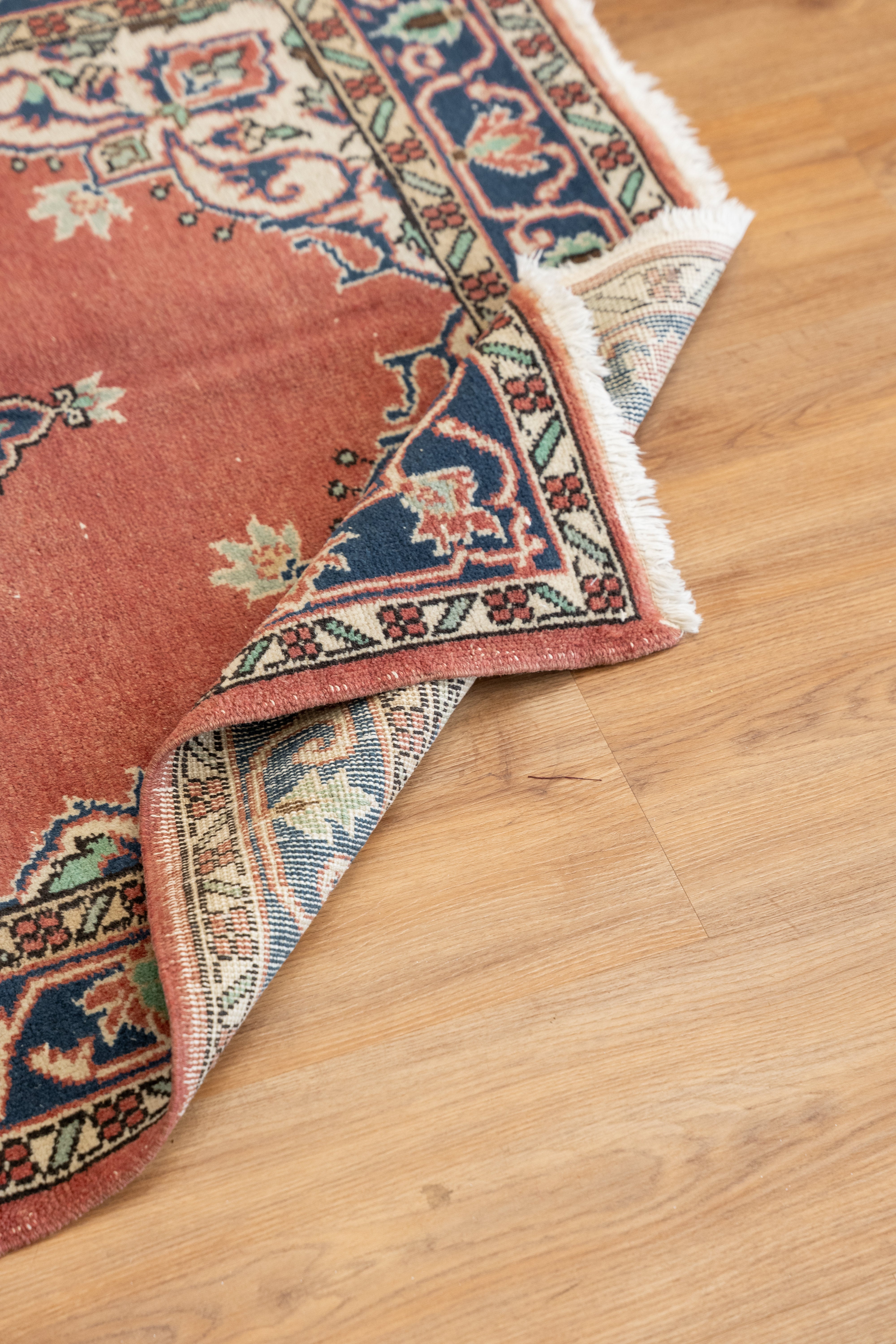 ラグ medium vintage turkish rug Vintage Turkish Distressed Medium Size Rug | 3'9